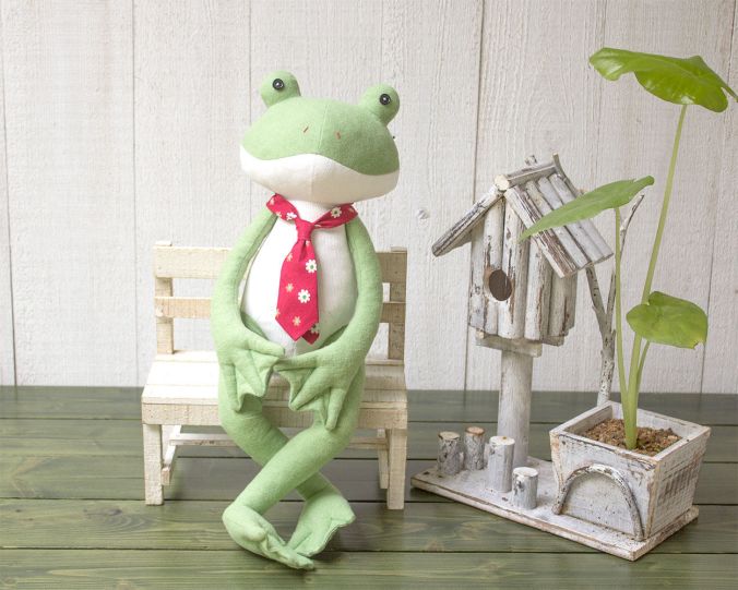 realistic frog plush pattern