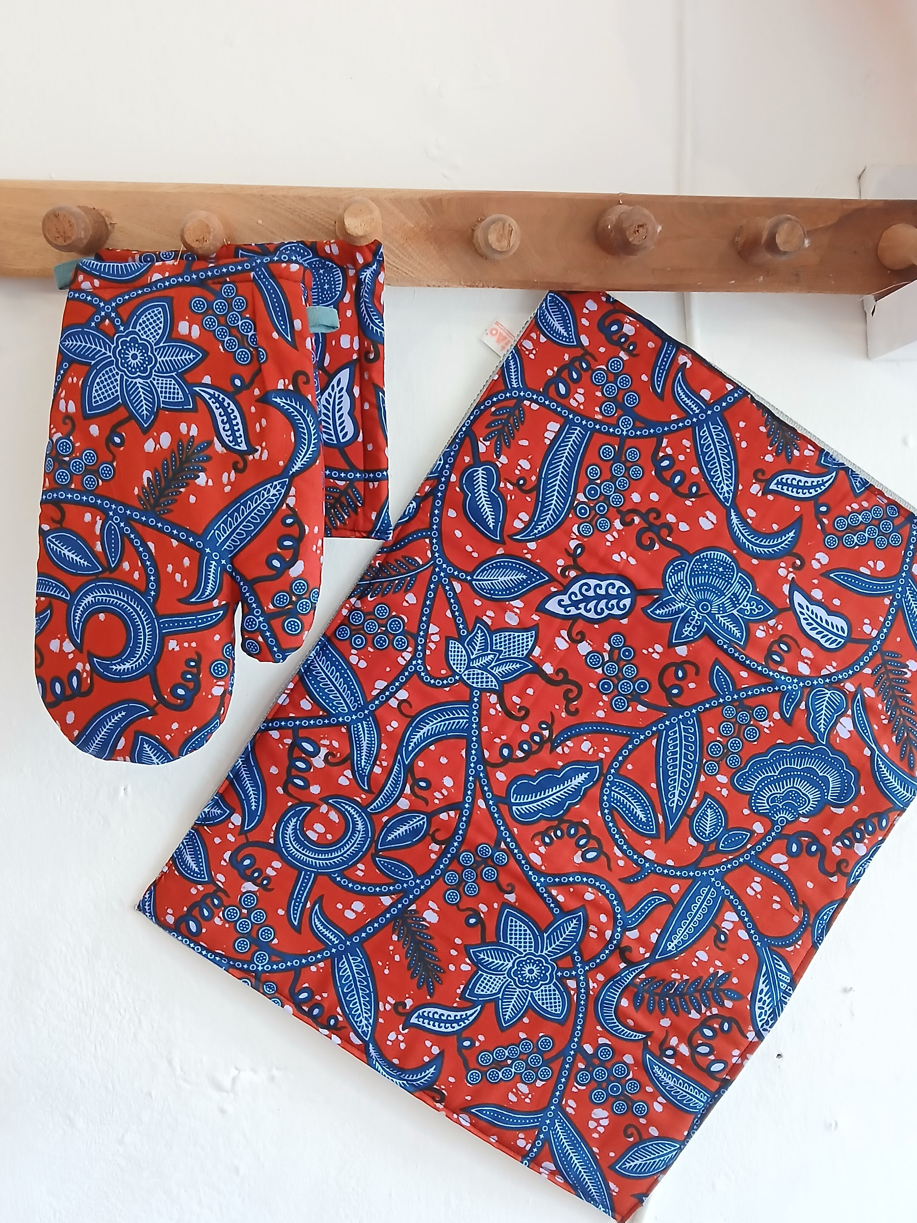 Ahwenepankasa Ntoma Drying Mat &Oven Mitt Set