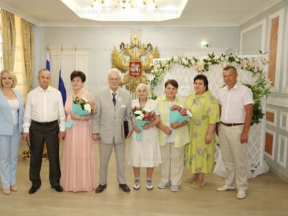 Вместе по жизни: медалями «За любовь и верность» наградили две семьи из Волгодонска