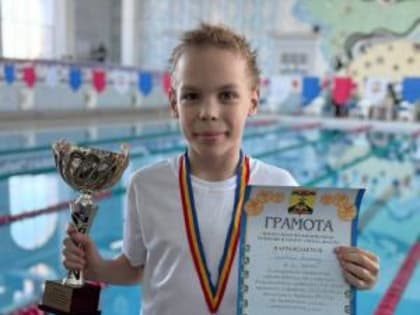 Пловец из Волгодонска установил два новых рекорда на первенстве в Шахтах