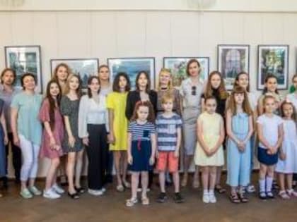 В библиотеке Чехова открылась выставка детского рисунка, посвященная 350-летию Петра I