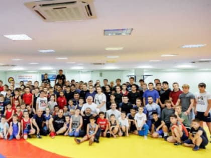 Олимпийцы встретились с юными спортсменами Дона