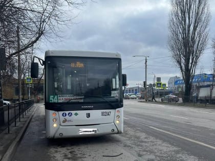 Женщина пострадала при резком торможении автобуса в Ростове