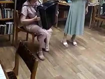 Концерт солистов  хора трех поколений, посвященный 90-летнему юбилею поэта Роберта Рождественского