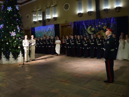 В Шахтинском драматическом театре состоялся ежегодный Рождественский бал кадет