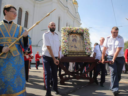 В центре Ростова прошёл крестный ход