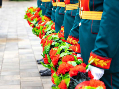 О возложении гирлянды Славы к Вечному огню мемориала «Воинам-освободителям»