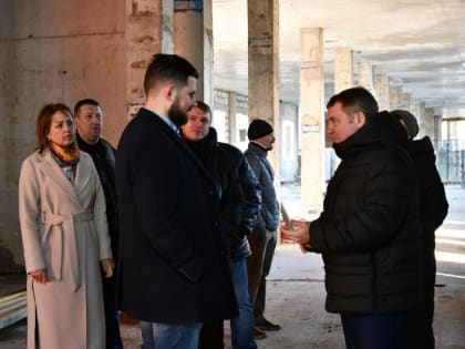 Константин Доморовский проверил ход реконструкции школы в Аксае