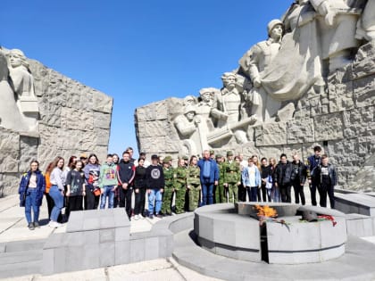 Проехали по местам боевой славы, состязались в журналистском мастерстве: шахтинские школьники - участники проекта «Дорога к Победе»