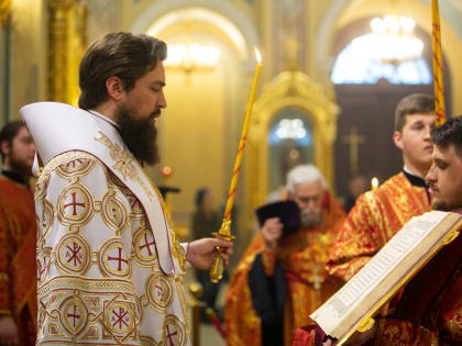 Епископ Таганрогский Артемий совершил всенощное бдение в Ростовском кафедральном соборе