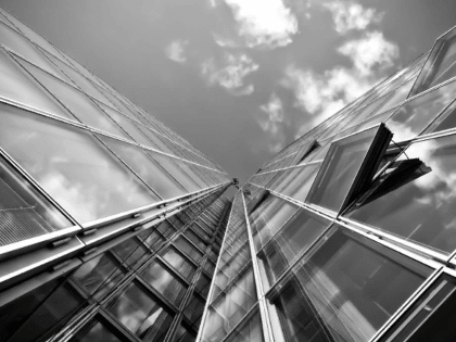 Ростовчанка выпала из окна и погибла после ссоры с мужем 17 июня