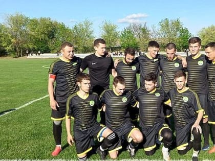 Константиновский футбольный клуб “Урожай” в первом матче сезона одержал крупную победу