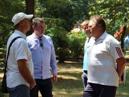 Во время очередного субботнего объезда Роман Волошин посетил адреса батайчан, обратившихся к нему на личном приеме с жалобами