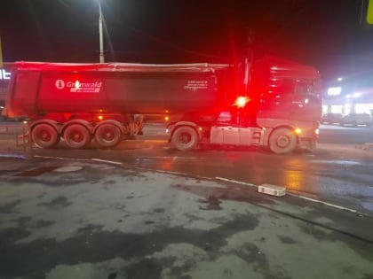 В Шахтах фура насмерть сбила пожилую женщину