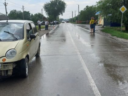 В Сальске под колёса попала женщина