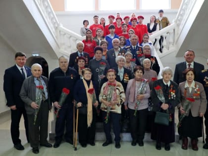 Студенты ВИТИ НИЯУ МИФИ помогли ветеранам принять участие в торжественном мероприятии