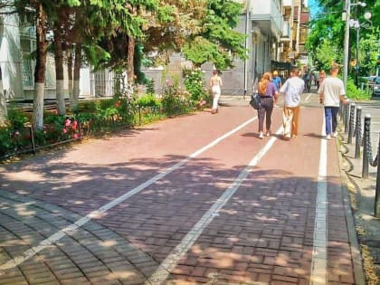 Велосипедисты, самокатчики и пешеходы мешают друг другу в центре Ростова