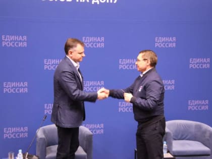 Юрию Слюсарю вручили партбилет «Единой России»
