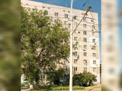 В Волгодонске под окнами многоэтажки обнаружили тело парня