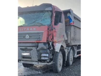 Пострадал водитель: под Ростовом столкнулись два большегруза