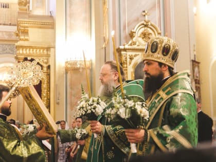 В канун Пятидесятницы Глава Донской митрополии совершил всенощное бдение в Ростовском кафедральном соборе