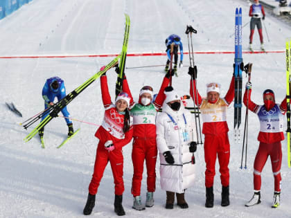 Россия выиграла золото Олимпиады в женской лыжной эстафете