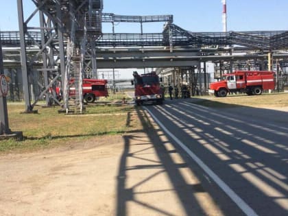 Более 10 рабочих эвакуировали после взрыва на заводе в Новошахтинске