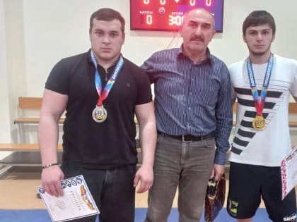 Спортсмены из Зернограда завоевали золото и серебро на Первенстве ЮФО по вольной борьбе