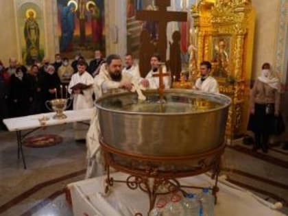 В Волгодонске в девяти храмах пройдет литургия накануне Крещения