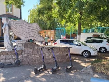 В Таганроге у владельцев пунктов проката изъяли 49 электросамокатов