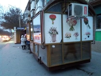 Ещё одну ростовскую остановку “обложили” со всех сторон