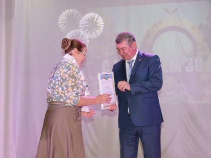 Роман Волошин поздравил сотрудников Центра социального обслуживания граждан пожилого возраста и инвалидов города Батайска с 30-летием учреждения
