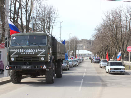 В Красном Сулине прошел автопробег по случаю годовщины воссоединения России и Крыма