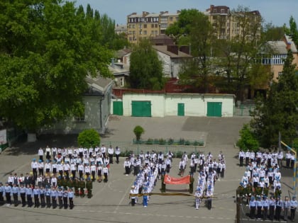 Школьники Таганрога провели праздничный флэш-моб