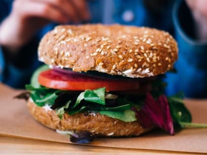 Диетологи назвали пять особенно вредных для фигуры продуктов