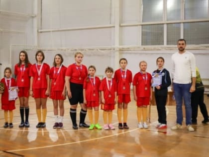Девушки Ростовской области сыграли в мини-футбол в преддверии Дня Конституции