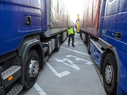 С 10 октября грузовики из Европы перестали пускать в Россию