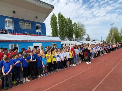 Порядка 700 волгодонцев приняли участие в легкоатлетической эстафете на стадионе «Труд»