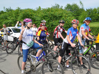 Донецк встретил патриотический автоВЕЛОМАРШ