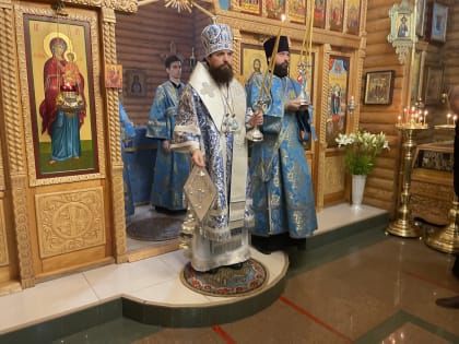 В день празднования иконы Божией Матери «Всех скорбящих Радость», епископ Артемий совершил Божественную литургию в соименном храме г. Ростова-на-Дону