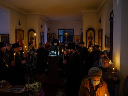 Епископ Таганрогский Артемий совершил Великое повечерие с чтением покаянного канона преподобного Андрея Критского в храме Азовской иконы Божией Матери г. Азова