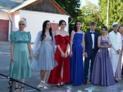 В МБОУ СОШ № 8 г. Миллерово прошёл выпускной вечер