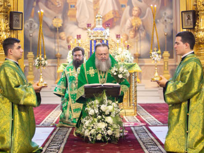 В День Святой Троицы, Пятидесятницы, Глава Донской митрополии совершил Божественную литургию в Ростовском кафедральном соборе