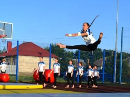 Миллеровский театр танца «Дива» провёл открытый урок акробатики