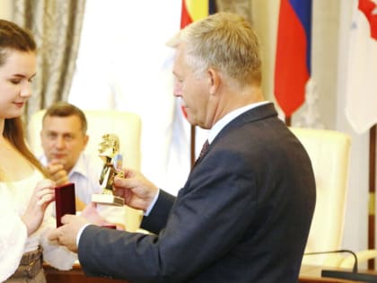 Лучшие выпускники школ удостоены знака «Гордость Волгодонска»