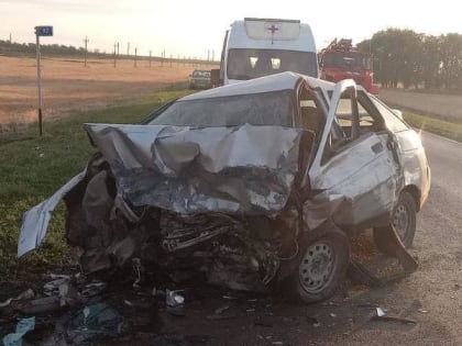 Сразу четыре машины столкнулись сегодня на трассе в Орловском районе. Водитель одного из автомобилей и его супруга скончались на месте. Ещё один человек умер в больнице.