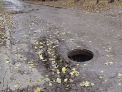 Девять бесхозных люков в квартале В-9 в Волгодонске закрыли бетонными плитами