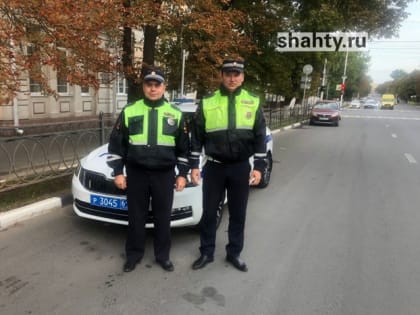 Инспекторы ДПС помогли доставить пассажира в больницу в Ростовской области