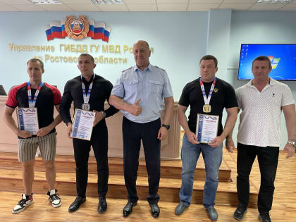 Сотрудники Донского МЧС стали победителями соревнований по пауэрлифтингу среди силовых структур
