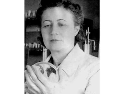 Изобрела антибиотики и победила холеру: в октябре родилась «мадам Пенициллин» Зинаида Ермольева￼￼